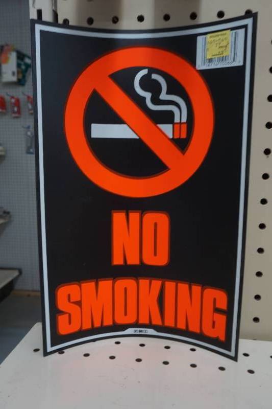lot 621 image: no parkingsmoking signs