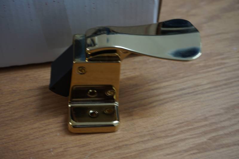 lot 935 image: Dakota pull latch kit