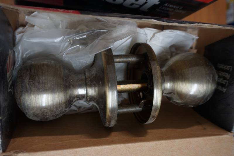 lot 939 image: Kwik set Lock set