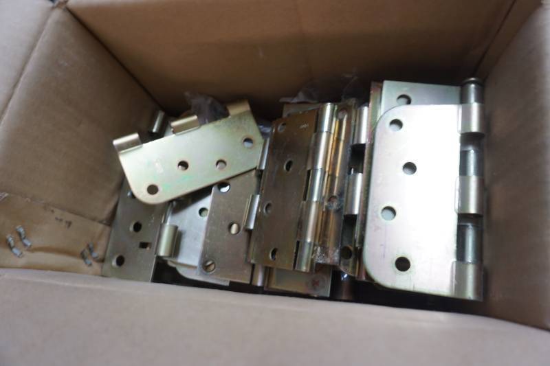 lot 944 image: hinges