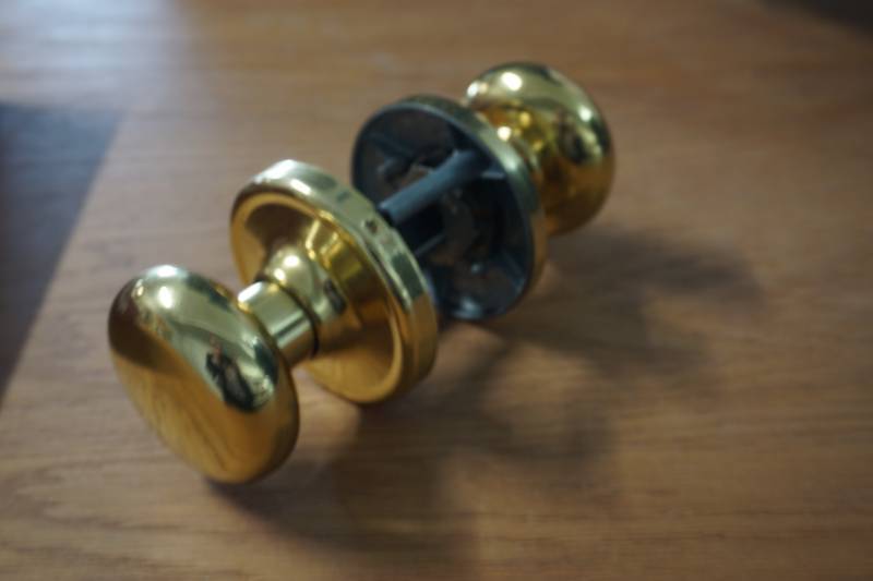 lot 960 image: kwik set passage lock