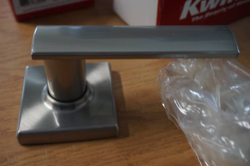 lot 1001 image: kwik set lock set