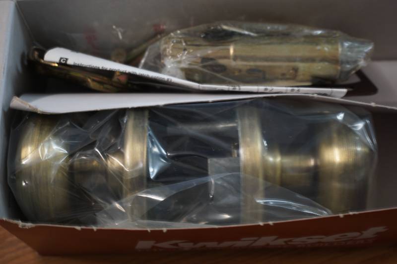 lot 1022 image: kwik set lock set