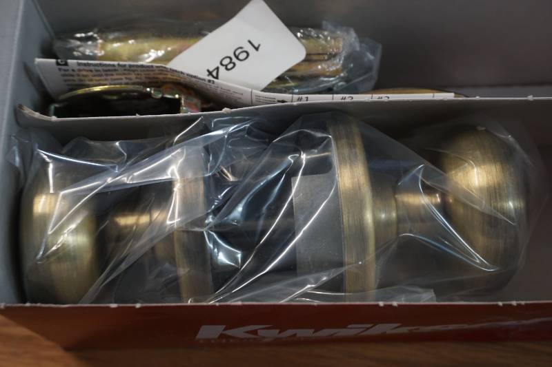 lot 1023 image: kwik set lock set