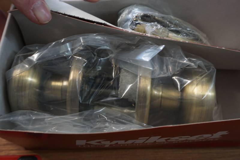 lot 1025 image: kwik set lock set