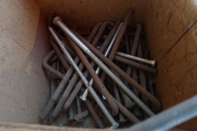 lot 1062 image: bolts