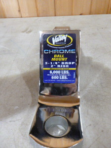 lot 7 image: Valley Chrome Ball Mount