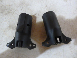 lot 19 image: 2 Adapters 7-Pin to 4-Pin