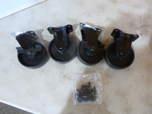 lot 128 image: Set of Casters
