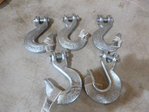 lot 139 image: 5 King Chain Clevis Slip Hooks