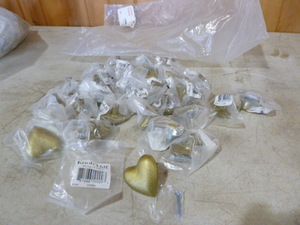 lot 152 image: Bag of Knob Hill CabinetDrawer Hardware