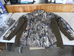 lot 164 image: Mossy Oak Yukon Gear Hunting Jacket with Hidden Hood