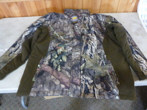 lot 165 image: Mossy Oak Yukon Gear Hunting Jacket with Hidden Hood