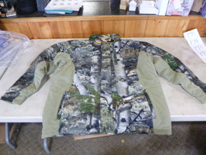 lot 167 image: Mossy Oak Yukon Gear Hunting Jacket with Hidden Hood