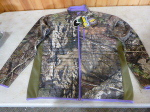 lot 171 image: Mossy Oak Yukon Gear Hunting Jacket
