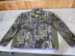 lot 172 image: Mossy Oak Yukon Gear Hunting Jacket