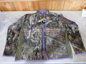 lot 174 image: Mossy Oak Yukon Gear Hunting Jacket