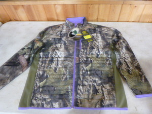 lot 175 image: Mossy Oak Yukon Gear Hunting Jacket