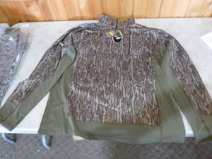 lot 177 image: Mossy Oak Yukon Gear Pull-Over Lightweight Jacket