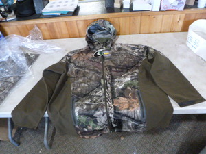 lot 180 image: Mossy Oak Yukon Gear Hunting Jacket with Hood