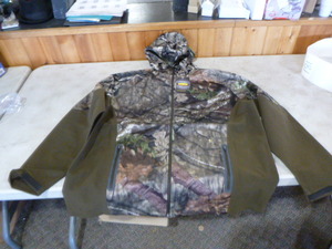 lot 181 image: Mossy Oak Yukon Gear Hunting Jacket with Hood