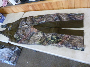 lot 183 image: Mossy Oak Yukon Gear Hunting Bibs