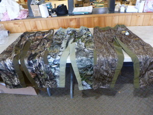 lot 193 image: 3 Pair of Mossy Oak Yukon Gear Hunting Pants