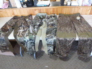 lot 195 image: 3 Pair of Mossy Oak Yukon Gear Hunting Pants