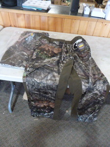lot 199 image: 2 Pair of Mossy Oak Yukon Gear Hunting Pants