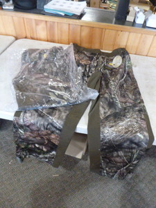 lot 200 image: 2 Pair of Mossy Oak Yukon Gear Hunting Pants