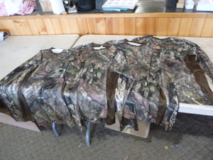 lot 202 image: 4 Mossy Oak Yukon Gear Long-Sleeved Shirts