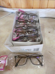 lot 263 image: 1 Dozen Pair of Reading Glasses
