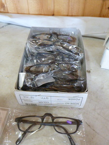 lot 265 image: 1 Dozen Pair of Reading Glasses