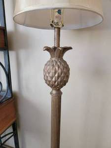 lot 104 image: Matte Gold Pineapple Column Floor Lamp