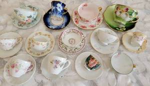 lot 157 image: Antique Porcelain Cup & Saucer Collection