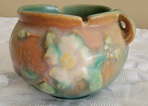 lot 158 image: Antique Roseville Dogwood Bowl 653-3