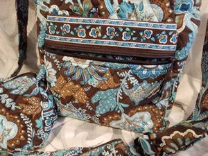 lot 67 image: Vera Bradley Collection  Blue & Mocha Paisley, 3 pieces