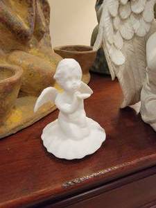 lot 216 image: Charming Cherubs Collection  lot  of 5