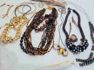 lot 82 image: Sparkling Bronzie Palette Jewelry Collection
