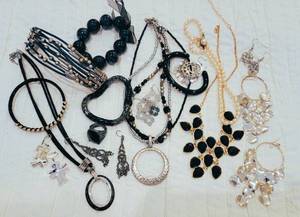 lot 81 image: Shimmering Black and Silver Palette Jewelry Collection