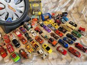lot 325A image: Hot Wheel Car Collection and Car Carrier