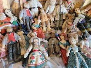lot 325C image: Hallmark Famous American Cloth Doll Collection