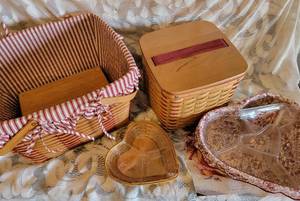 lot 185D image: Longaberger Valentine Basket Collection  lot of 4