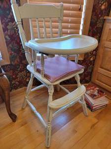 lot 213C image: French Vanilla Farmhouse Highchair