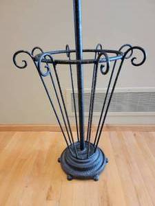 lot 29 image: Iron Entry Hall Tree