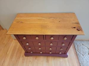 lot 28 image: Farmhouse Chic Chest of Drawers