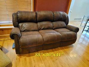 lot 23 image: Home Stretch Furniture Reclining Sofa