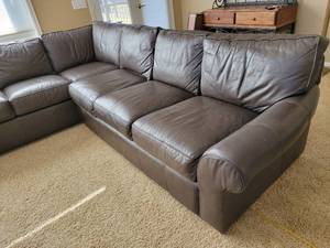 lot 10 image: Elegant Sealy Brown Leather Sectional