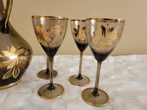 lot 86 image: Vintage Amber Glass Decanter Service