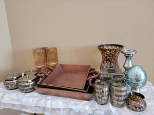 lot 87 image: Copper Tone Decor Accent Pieces